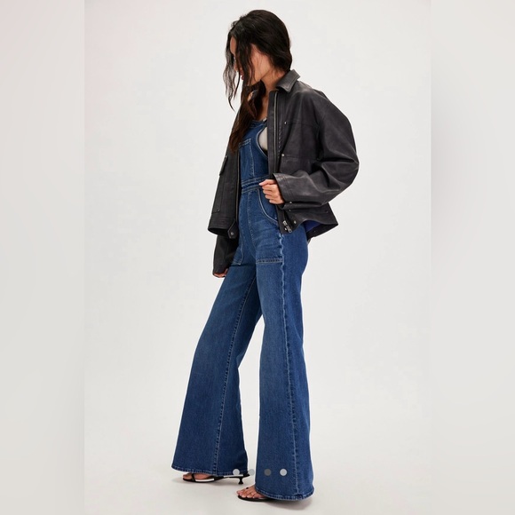 MOTHER High-Waisted Twister Overalls in Punch Buggy size Small - Picture 2 of 8